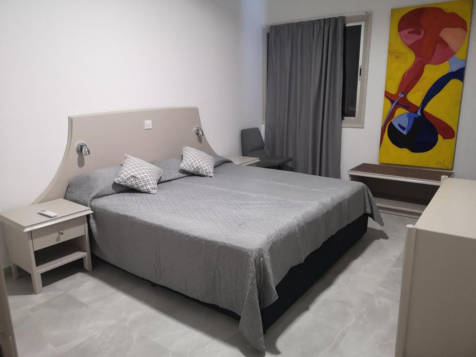 Sun Hall Beach Hotel Apartments Larnaca Extérieur photo