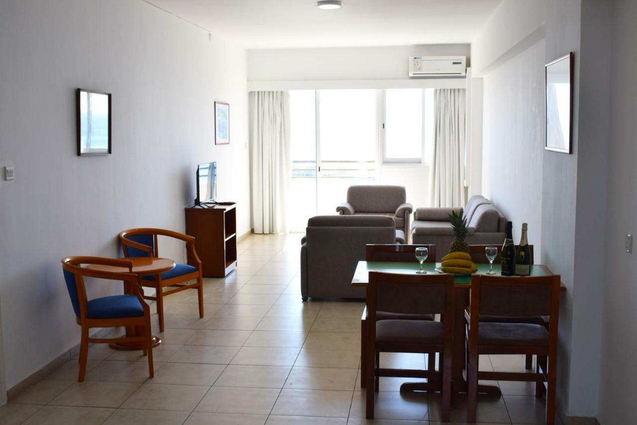 Sun Hall Beach Hotel Apartments Larnaca Extérieur photo