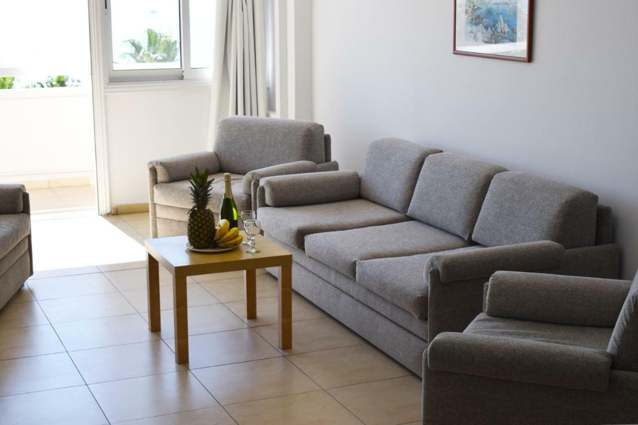 Sun Hall Beach Hotel Apartments Larnaca Extérieur photo