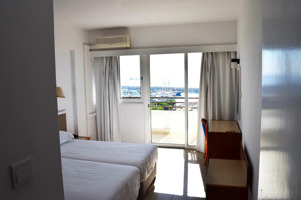 Sun Hall Beach Hotel Apartments Larnaca Extérieur photo