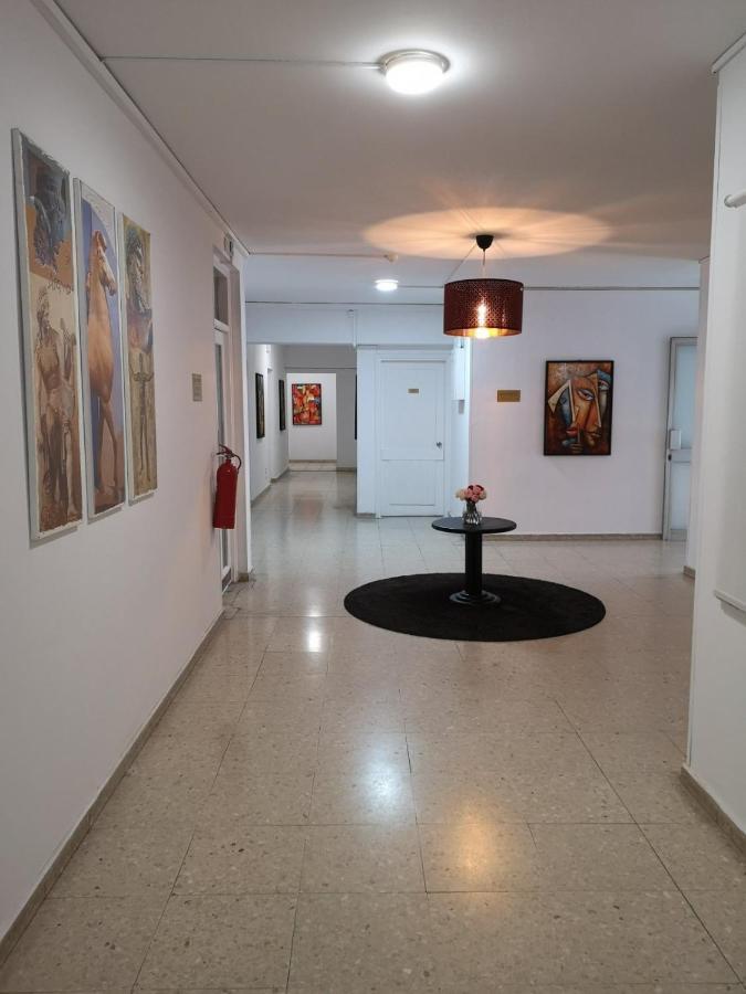 Sun Hall Beach Hotel Apartments Larnaca Extérieur photo